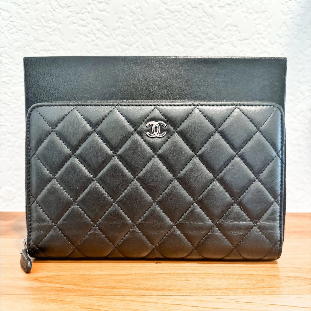 Auth Chanel Black Large Lambskin Zippy Wallet/Organizer